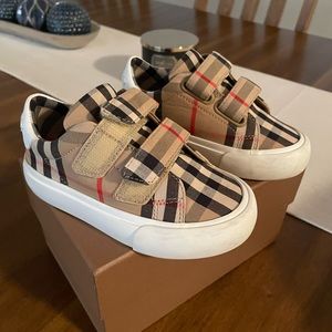 COPY - Toddler Burberry Sneakers can be used unisex.